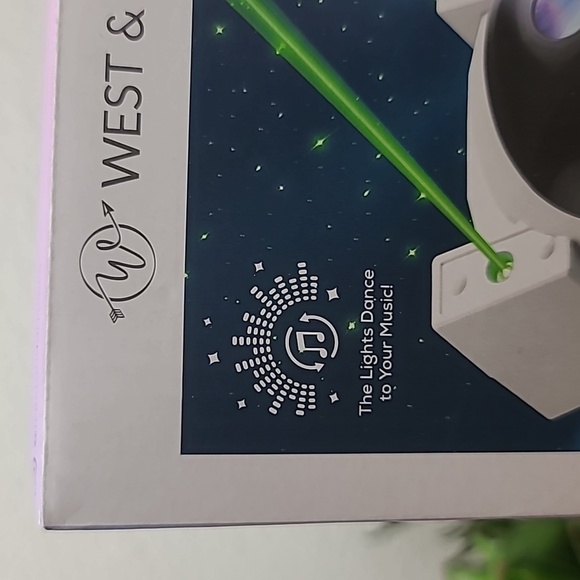 West & Arrow Astronaut Projector with dancing lights to music - Picture 2 of 8